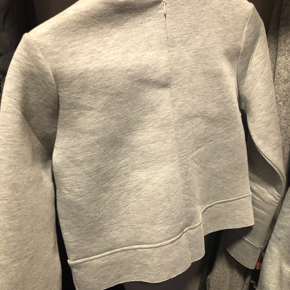 Sweater with a bow - Picture 2 of 7